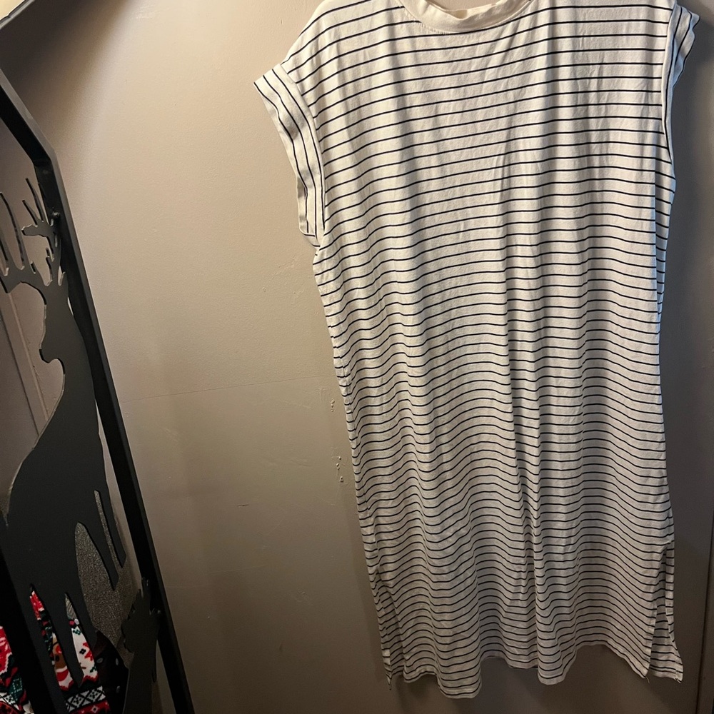 Striped Sleeveless Midi Dress - White and Black